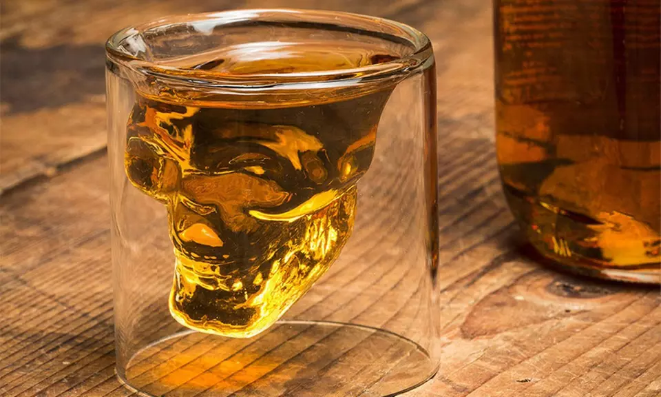 Lot de 4 verres à liqueur en forme de tête de mort - Primary Image