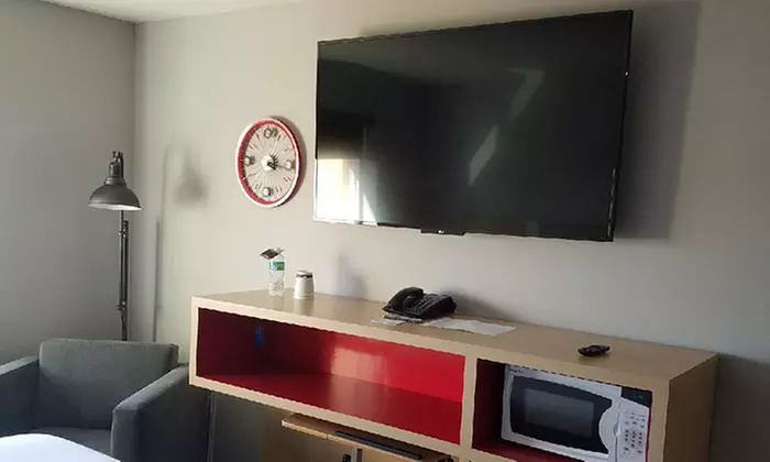 Stay at Red Lion Inn & Suites Everett in Washington, with Dates into September - Image 6