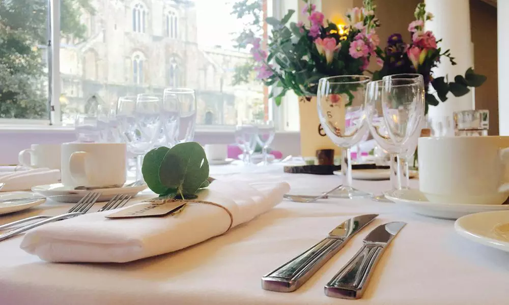 Winchester: 4* Classic Double Room with Breakfast and Late Check-out