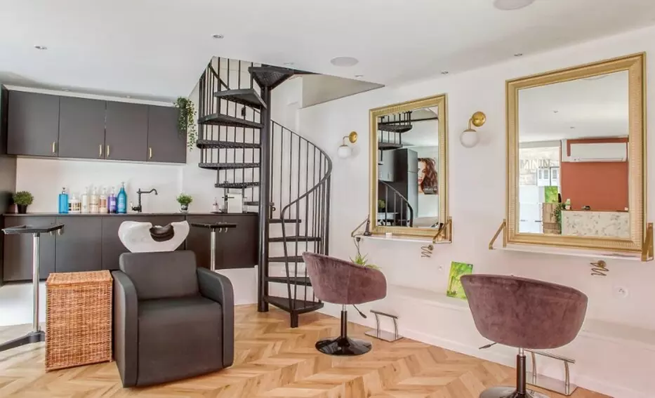 Shampoing, coupe de cheveux, brushing et couleur racine ou soin botox en option à C&C Coiffure (35,10 €de réduction) - Primary Image