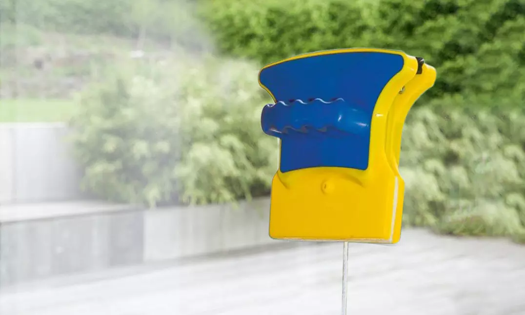 1 ou 2 lave-vitres magnétiques en 2 parties avec éponges et brosses, livraison offerte - Primary Image