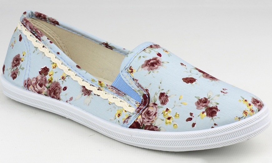 Image 3: Ladies' Swift Floral Canvas Pumps