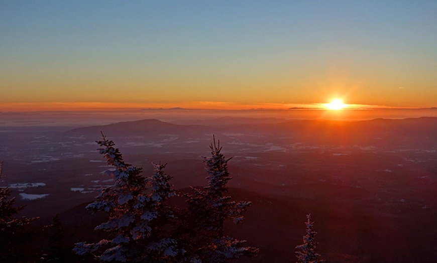 Image 5: Ski at Smuggler's Notch