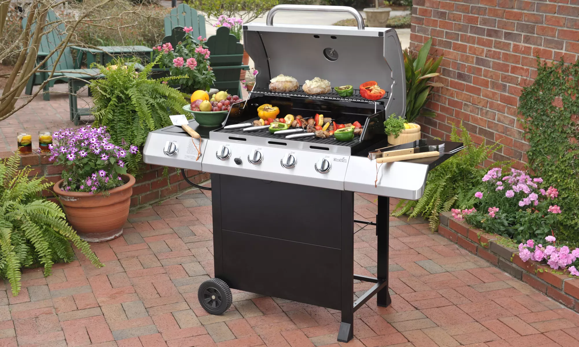 Char-Broil Classic 480 4-Burner 40K BTU Gas Grill - Primary Image