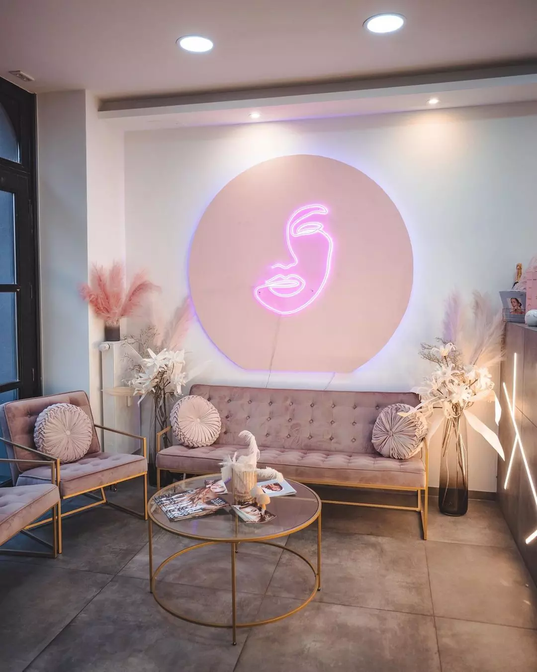 Diamant-Mikrodermabrasion für strahlende Haut und Eigenregeneration