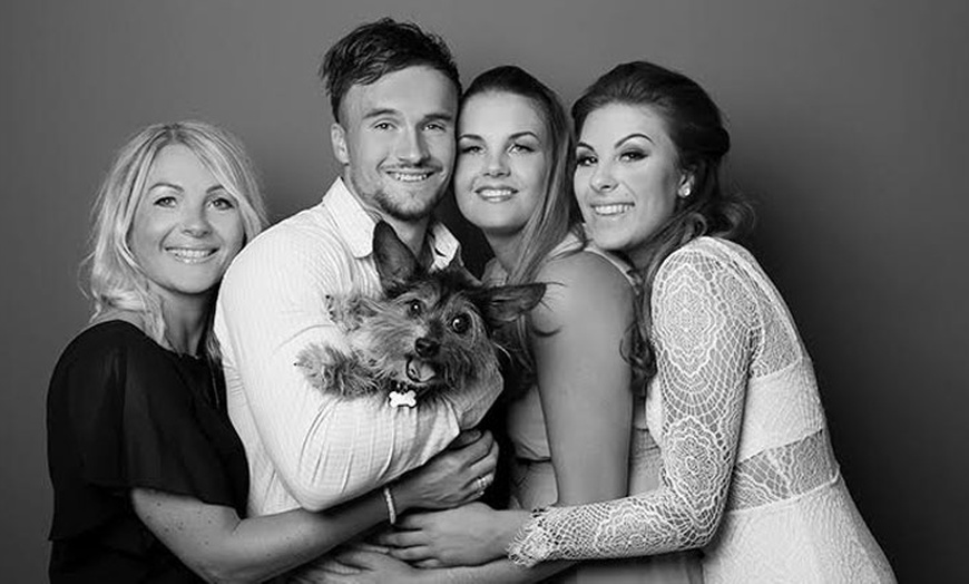 Image 3: Family Photoshoot with Pet