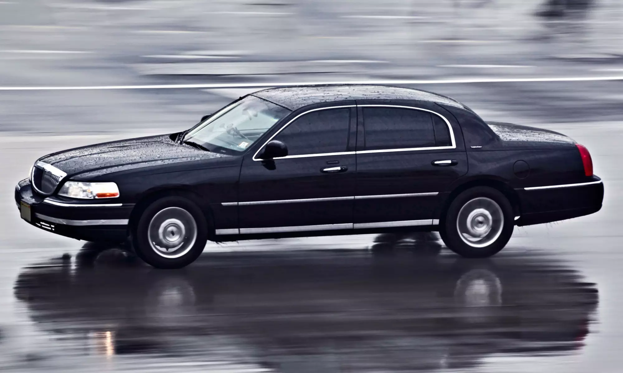 One-Way or Round-Trip Ride to or from BWI, IAD, or DCA from Transgap Executive Limousine (Up to 56% Off)  - Primary Image