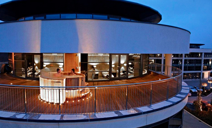 Image 3: 4* Break With Spa and Cream Tea