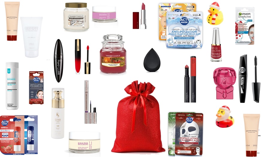 Image 2: Caja misteriosa de Navidad con cosméticos, perfumes de Yankee Candles