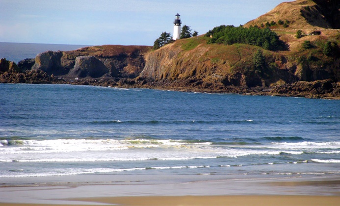 Beach-View Oregon Hotel with Dining Credit