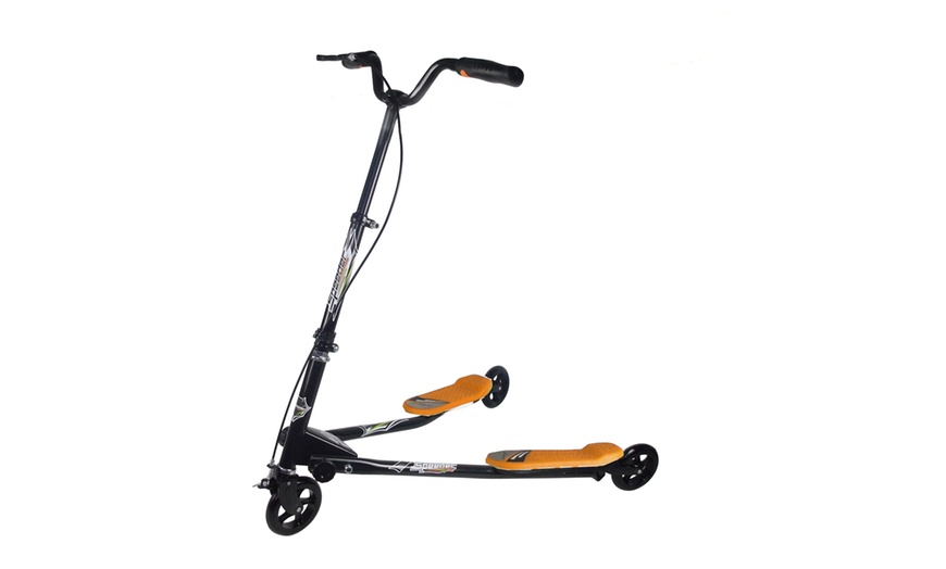 Image 2: Maxi Speeder Tri Swing Scooter