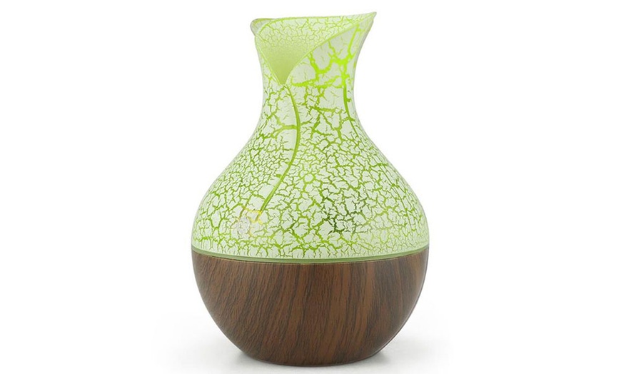 Image 3: LED Colour Changing Patterned Vase Diffuser