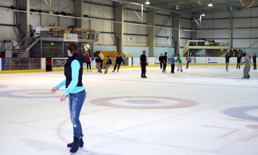 Image 2: Ice Skating Party For Ten £69