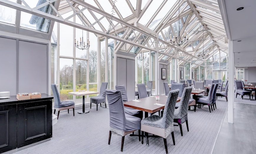 Image 6: Dundee: Elegant 4* Stay with Breakfast & Dinner