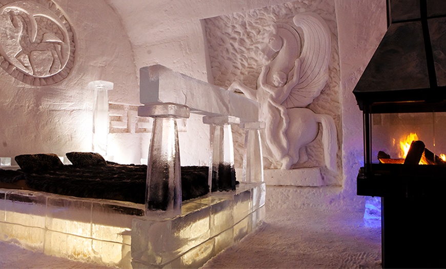 Image 3: Hôtel de Glace Getaway