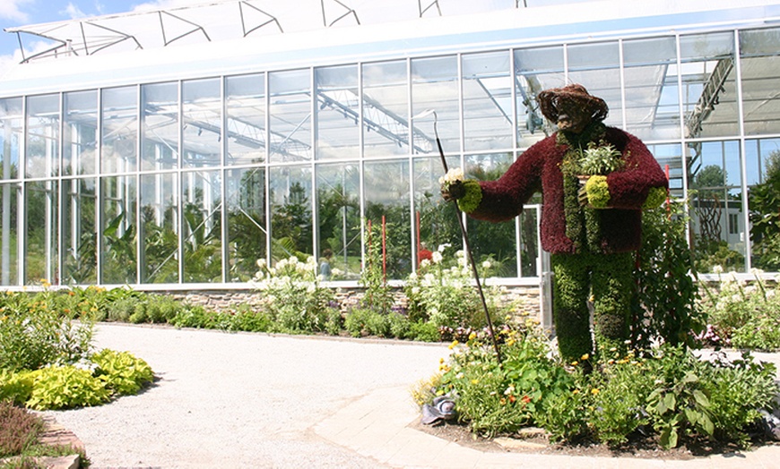 Image 4: Family Garden Visit