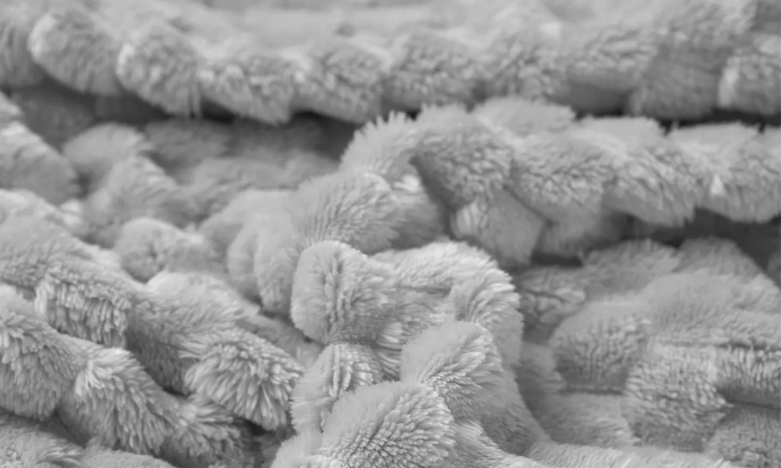 All-Season 300GSM Dot Pattern Soft Warm Fleece Blanket