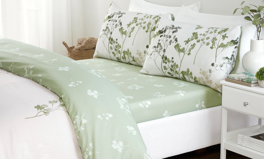 Image 7: Complete Duvet Sets with Fitted Sheets
