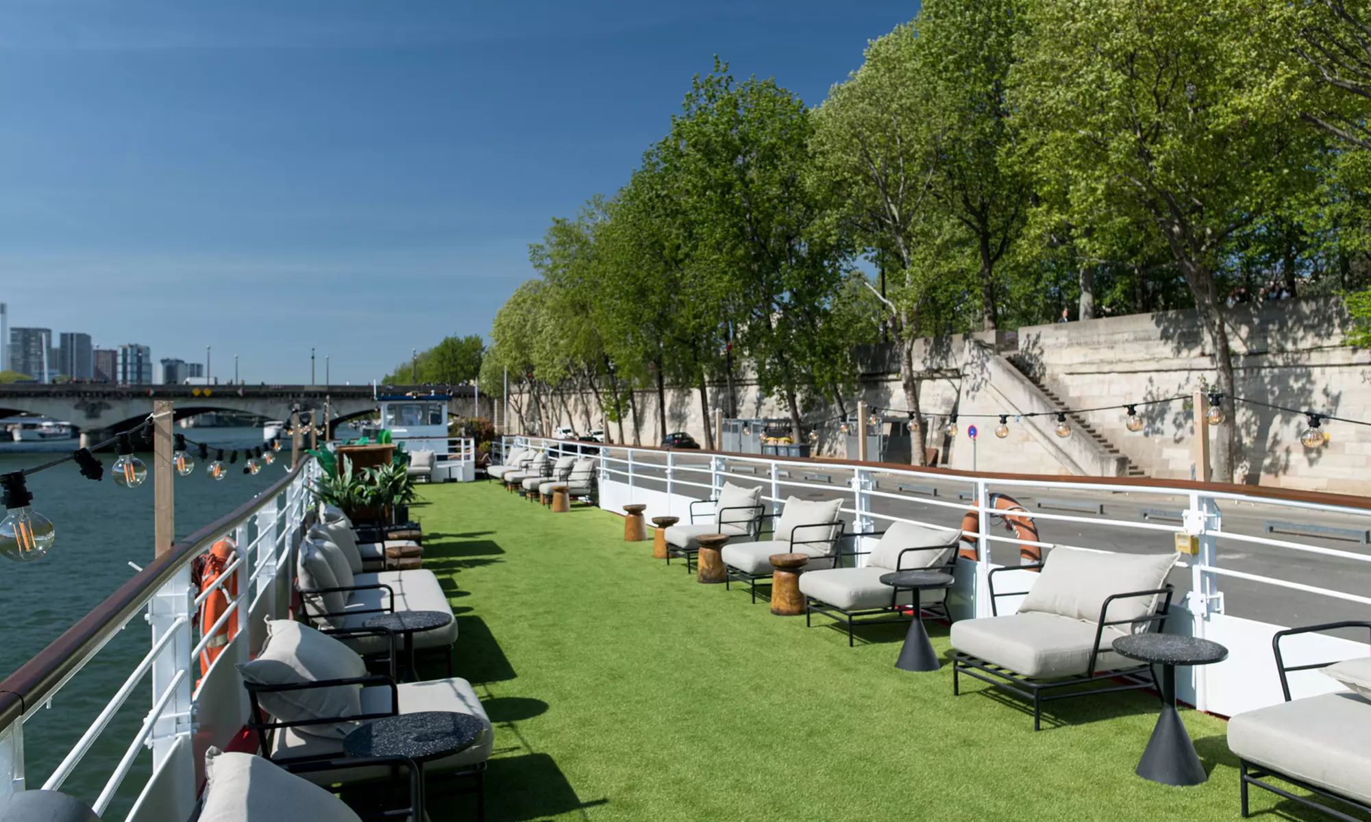 Embarquez avec Bateau le Théo : Dîner Croisière Trattoria sur la Seine
