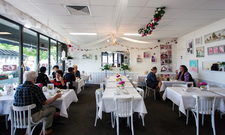 Image 15: High Tea