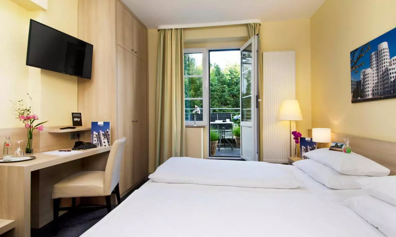 Düsseldorf: 2-3 Nächte mit Frühstück, Welcome Drink & VRR Ticket