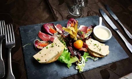 Un menu en 3 services pour 2 personnes à 39,90 € au restaurant Au Relais de la Fontaine