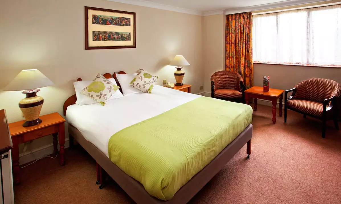 Coventry: Standard Double or Twin Room with Breakfast & Leisure Access