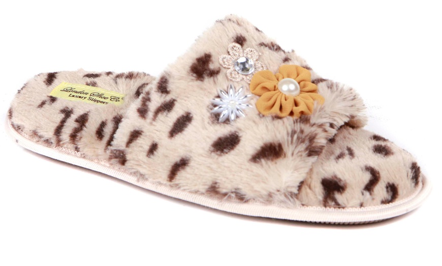 Image 2: Women's Fluffy Slippers