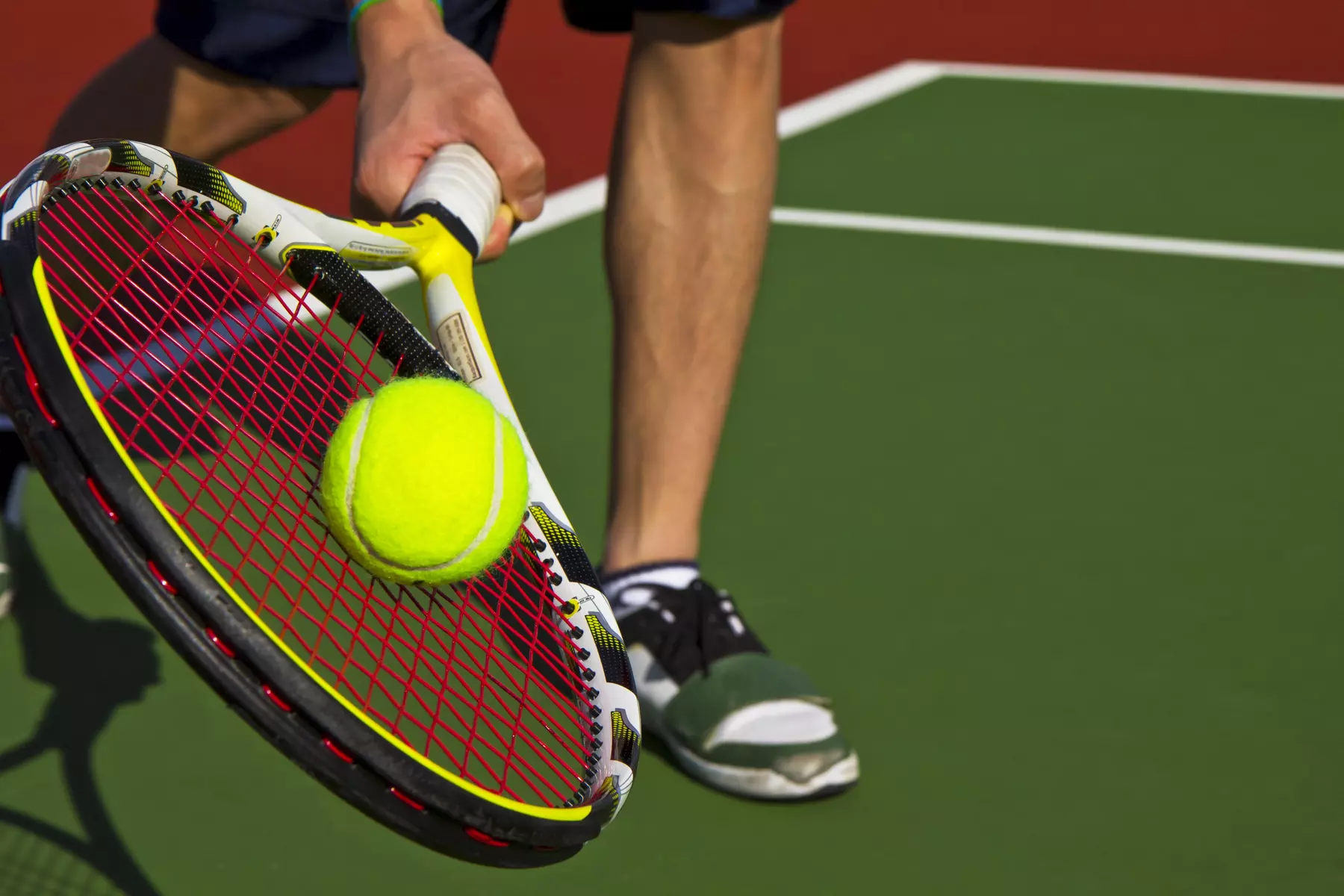Tennis string replacement for optimal racquet performance