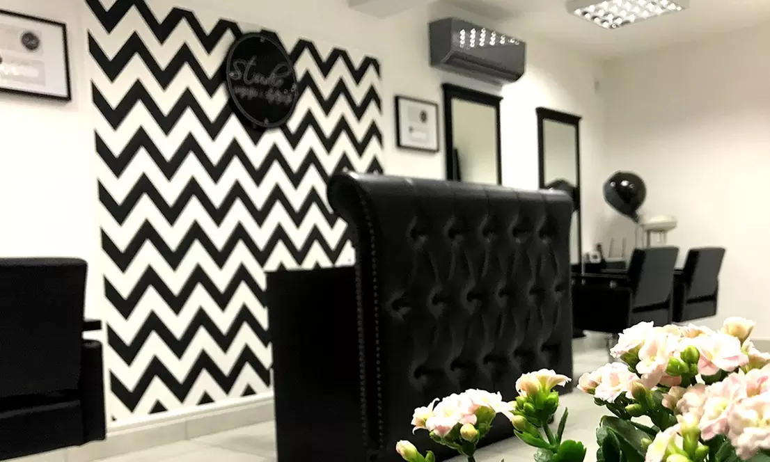 Odmładzający zabieg RF mikroigłowy na twarz i ciało dla gładkiej skóry