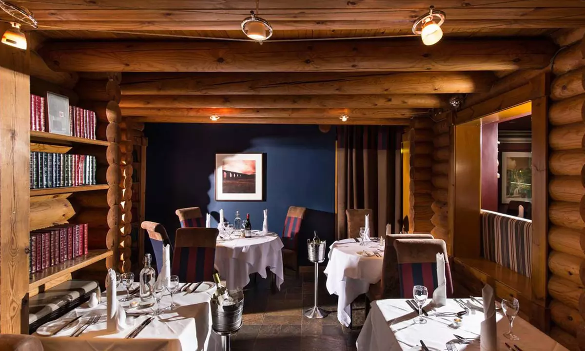 Savour Afternoon Tea with Optional Prosecco at The Lakeside Restaurant, Chevin Country Park Hotel—Up to 36%Off