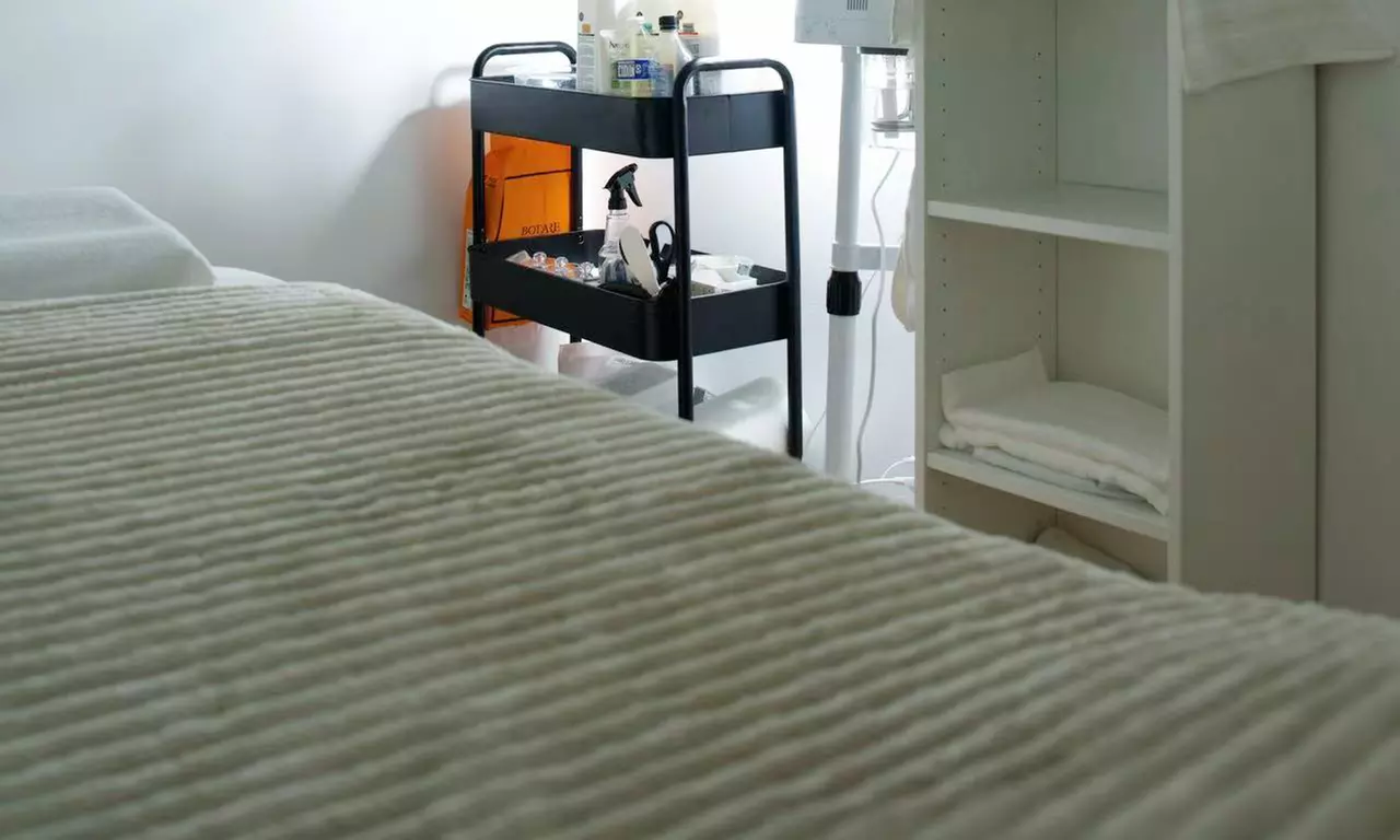 30-Min Full Body Massage w/Aromatherapy, Hot Stones, Hot Towel, & More