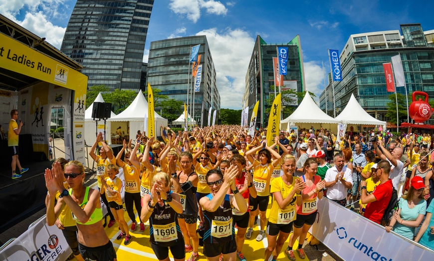 Image 2: Ladies Run: Startplatz & Shirt