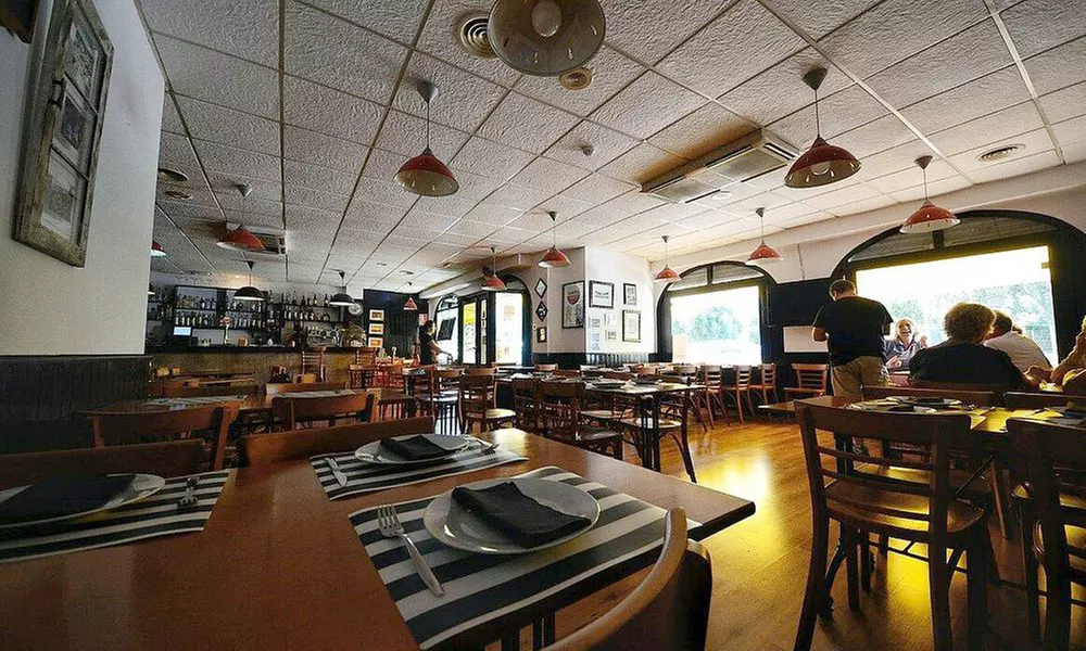 Menú argentino para 2 o 4 con entrante, principal, postre y vino