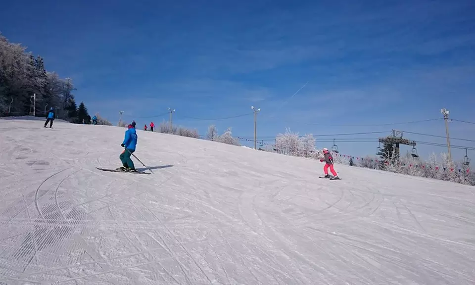 Karnet całodzienny dla 1-4 osób w sezonie wysokim w Laskowa-Ski
