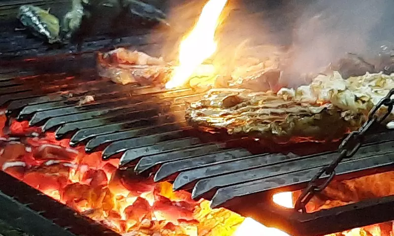 Menú para 2 o 4 personas con postre y bebida en Brasería El Colibrí