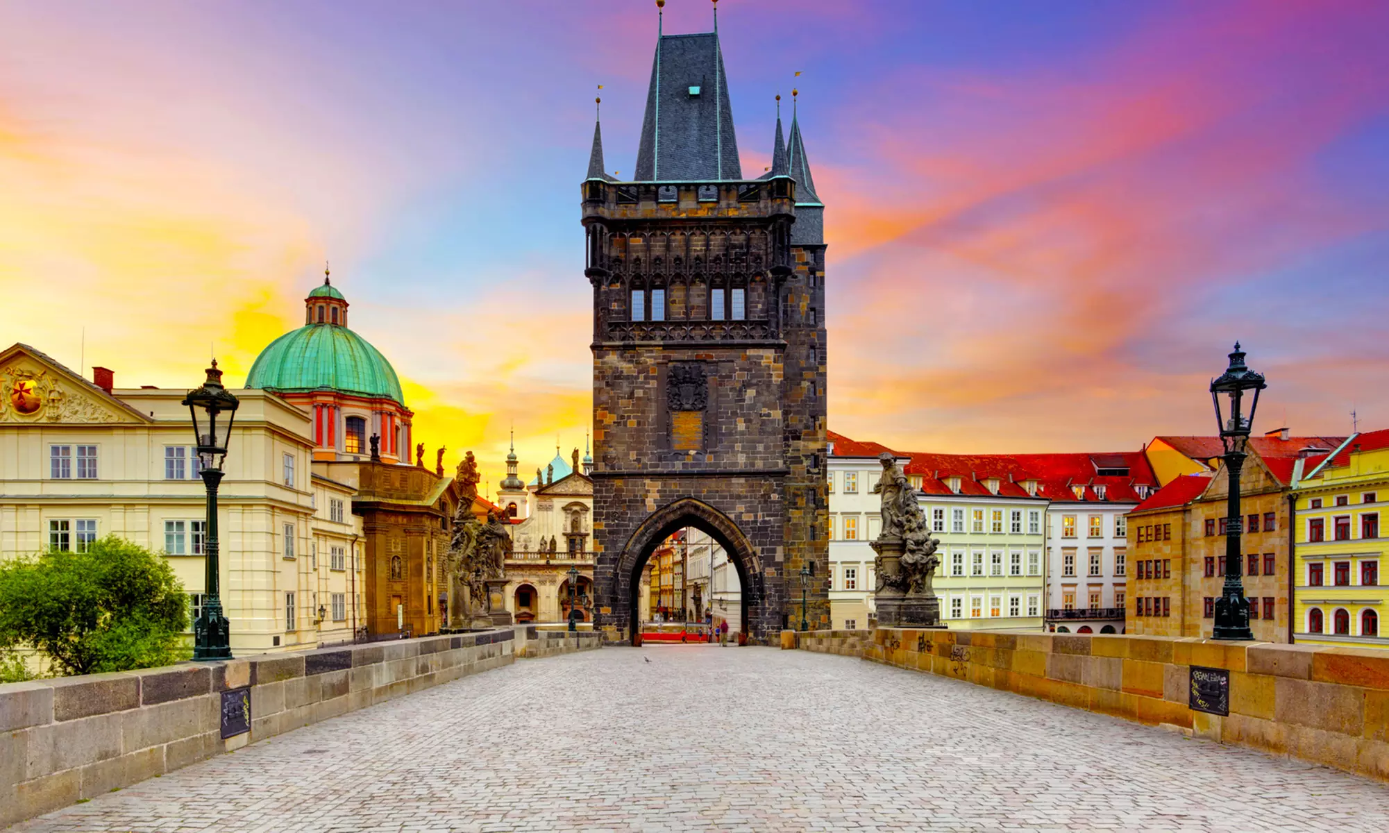 Prag: Aufenthalt für Zwei mit Frühstück und 1 Flasche Wein im Red & Blue Design Hotel ab 57 € p. Nacht - Second Medium