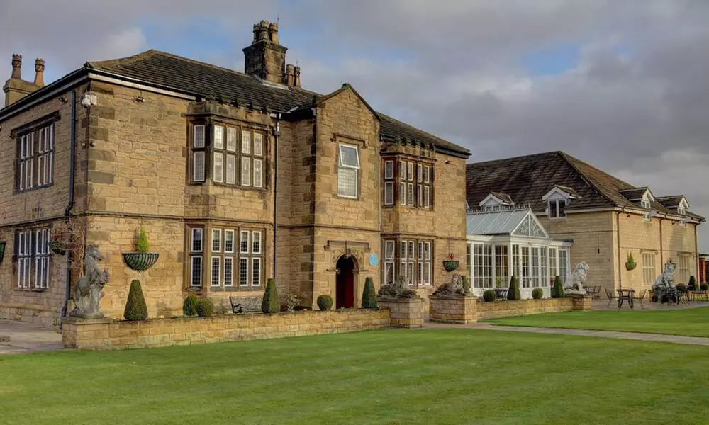 West Yorkshire Escape: Luxurious Stay for 2 with Breakfast & Dinner