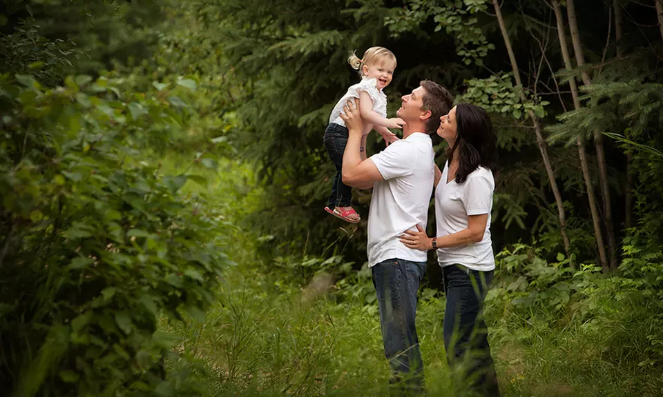 Outdoor Family Photo Shoot at Viewpoint Photography (Up to 71% Off) - Primary Image