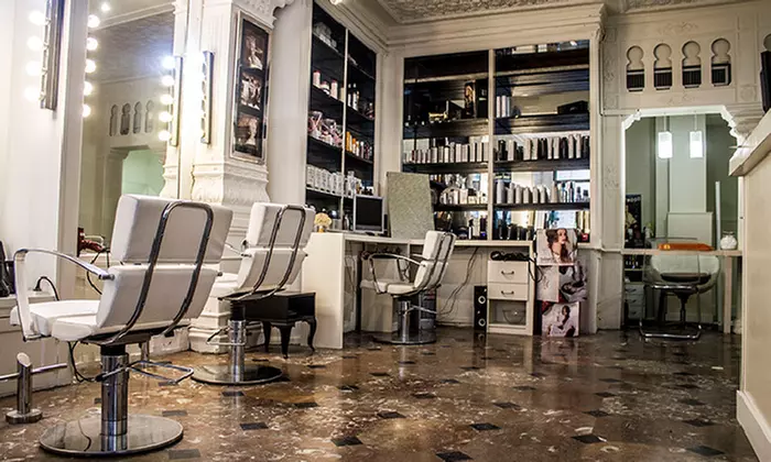 Sesión de peluquería con corte