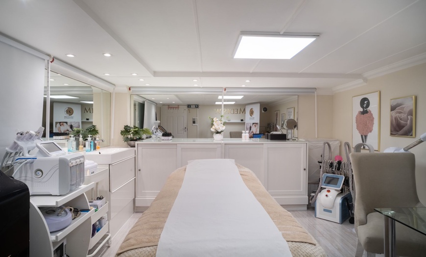 Image 4: £35 Toward Hairstyling Services