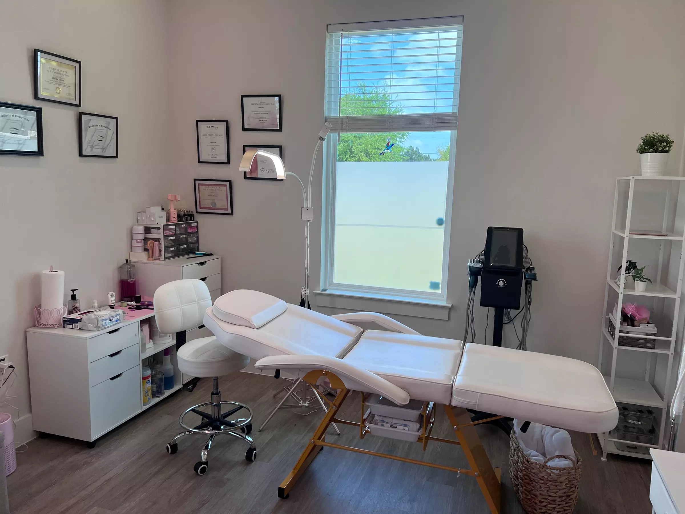 Expert Permanent Makeup: Microblading, Lip Blush, or Ombré Brows