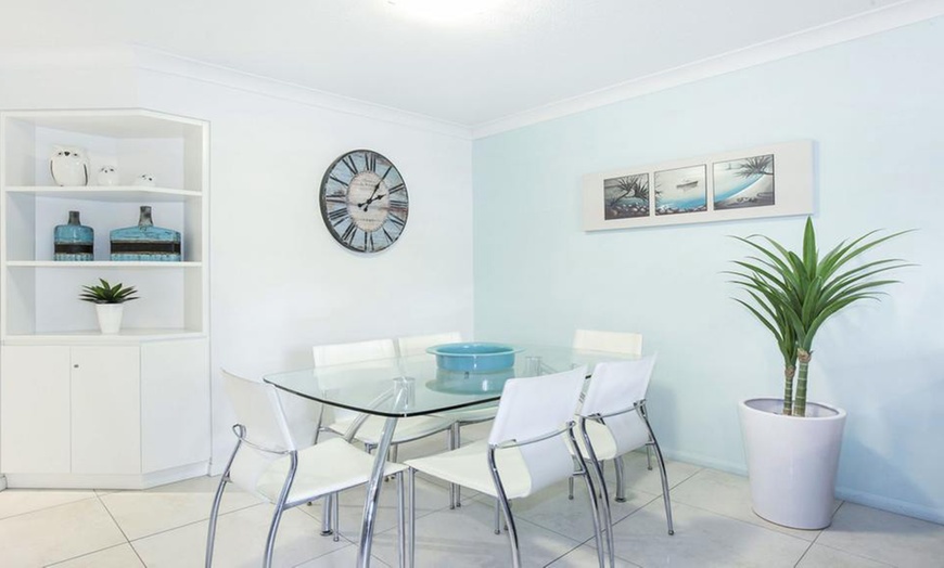 Image 5: Surfers Paradise: 2-Night Apartment Stay