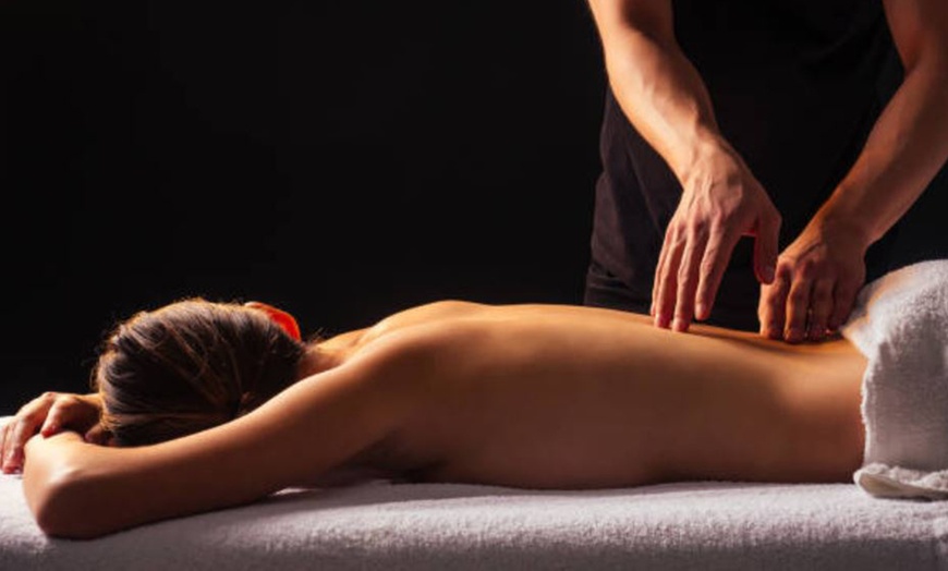 Image 9: Hasta 57% de dto. en Masaje - Cuerpo completo en Lune Esthétique