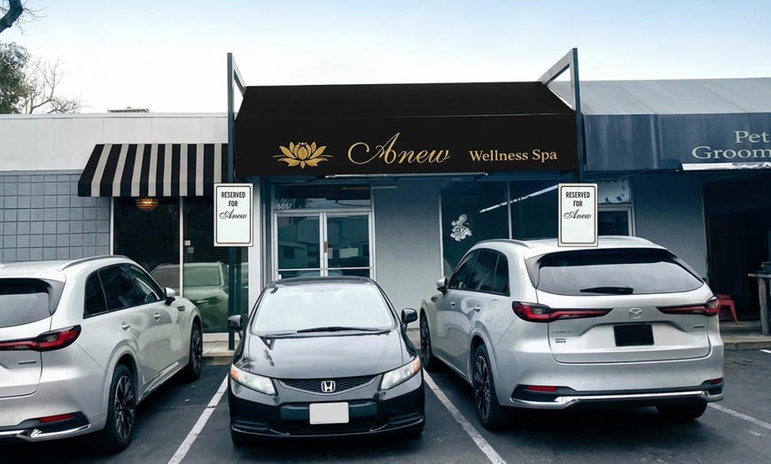 Image 5: Relax with a 30, 60, or 90 Minute Deep Tissue or a Couples Massage