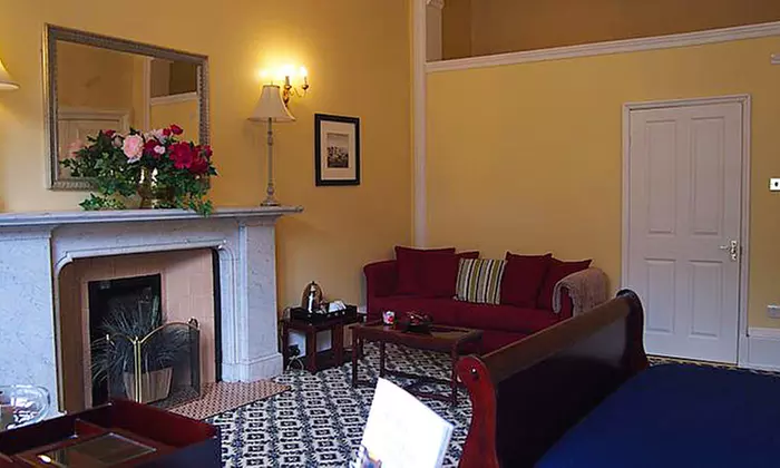 Edinburgh: 1 Nights with Continental Breakfast and a Welcome Drink