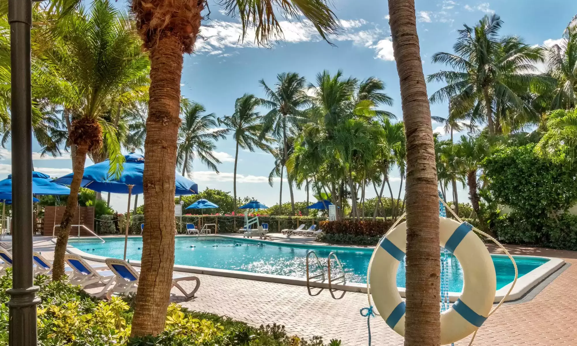 4-Star Resort in Miami Beach | Oceanfront Luxury & Heritage Pool
