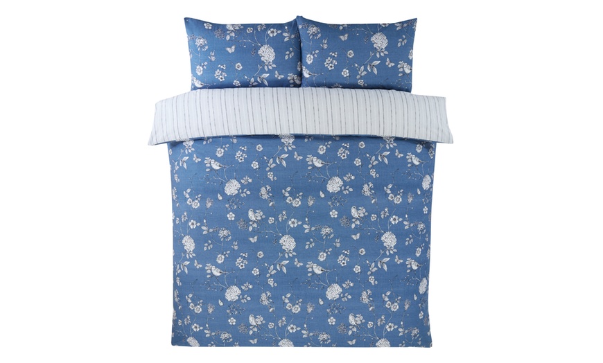 Image 2: Country Toile Reversible Duvet Set