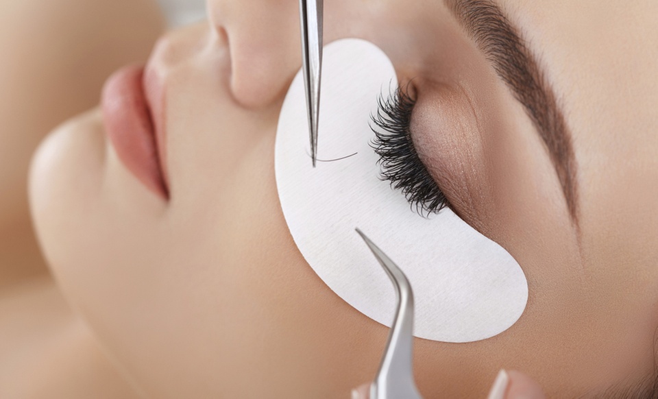 $50 or $100 Towards One-on-One Individual Classic Lash Training w/ Kit