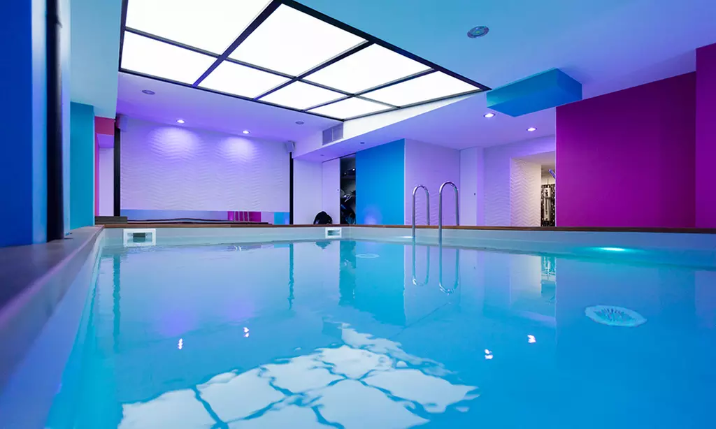 Séances d'aquabike dans un centre de bien-être féminin